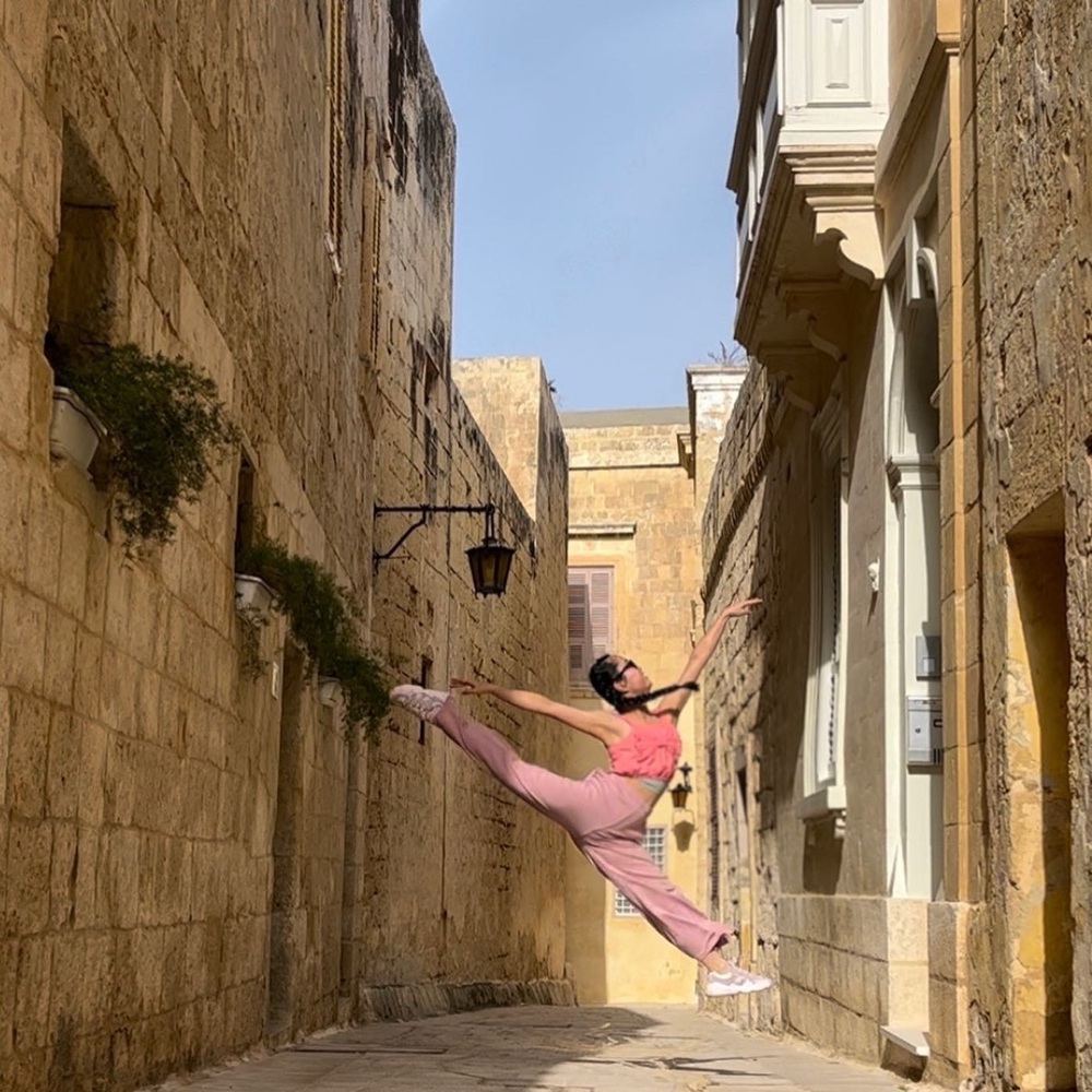 Meet your Posher, Ena